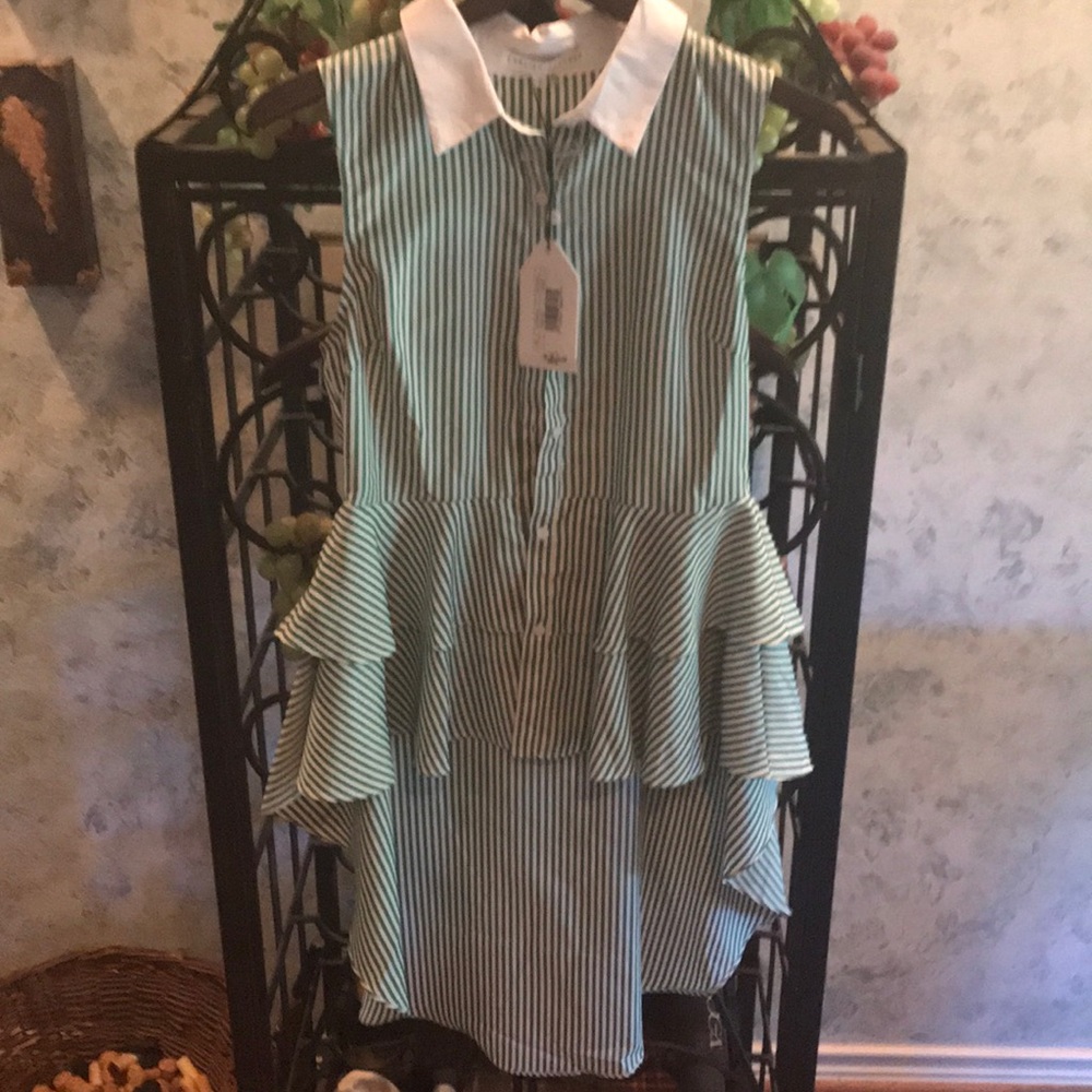 Long gorgeous green/white top. Brand new! Size S.